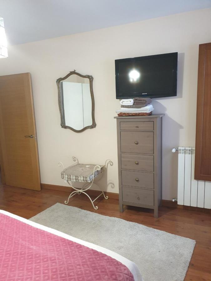 Apartamento Cine Colon Рибадео Екстериор снимка