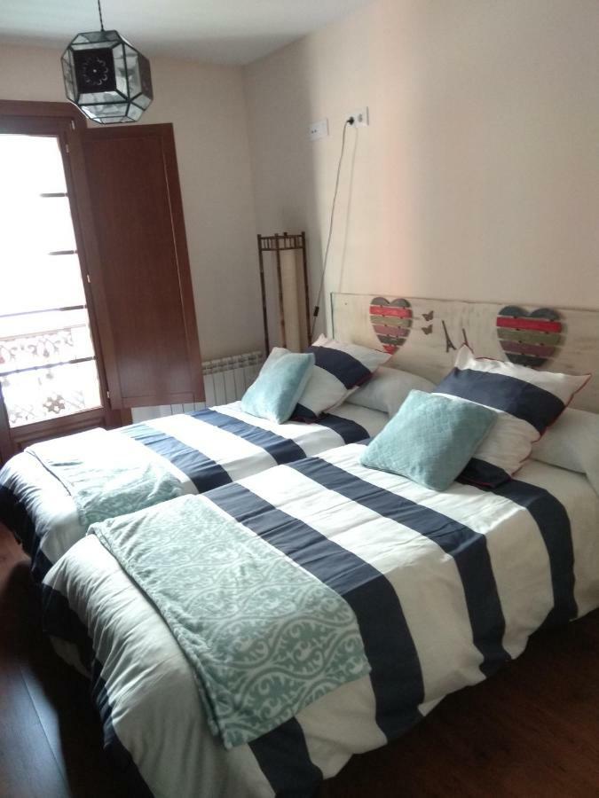 Apartamento Cine Colon Рибадео Екстериор снимка