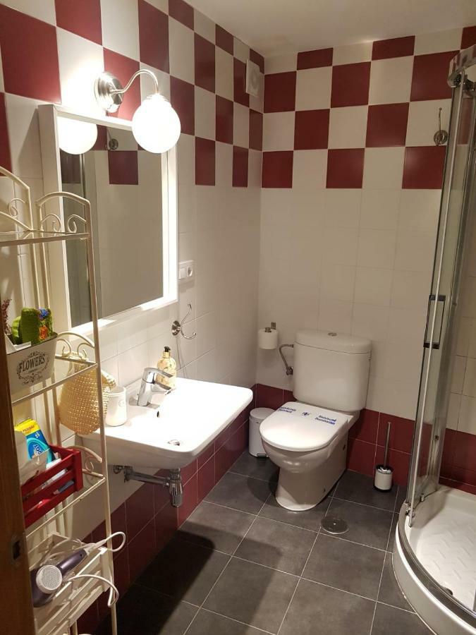 Apartamento Cine Colon Рибадео Екстериор снимка